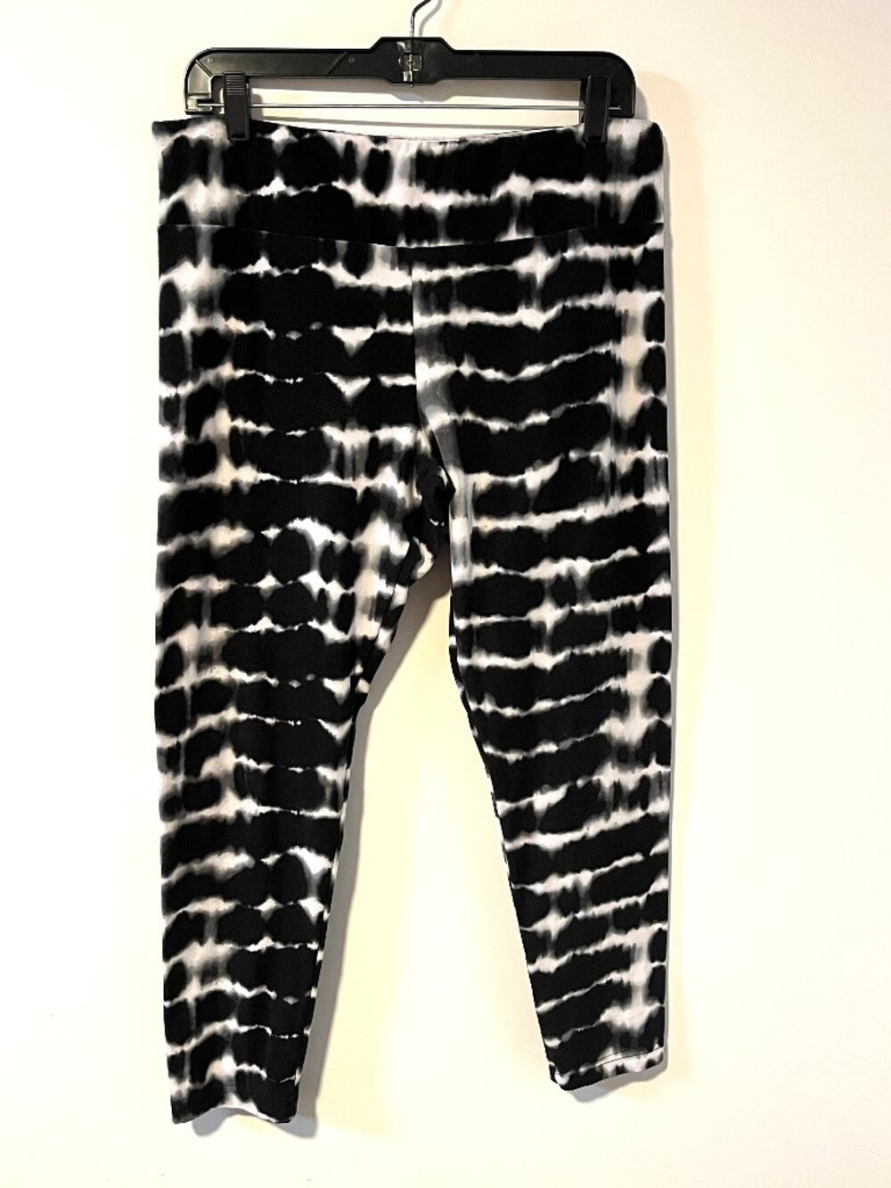 Leggings 2XL 19 Black White Tie Dye Stripe Stretch Plus Size Yoga